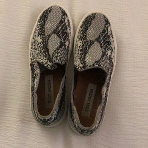 Steven madden slip ons size 6